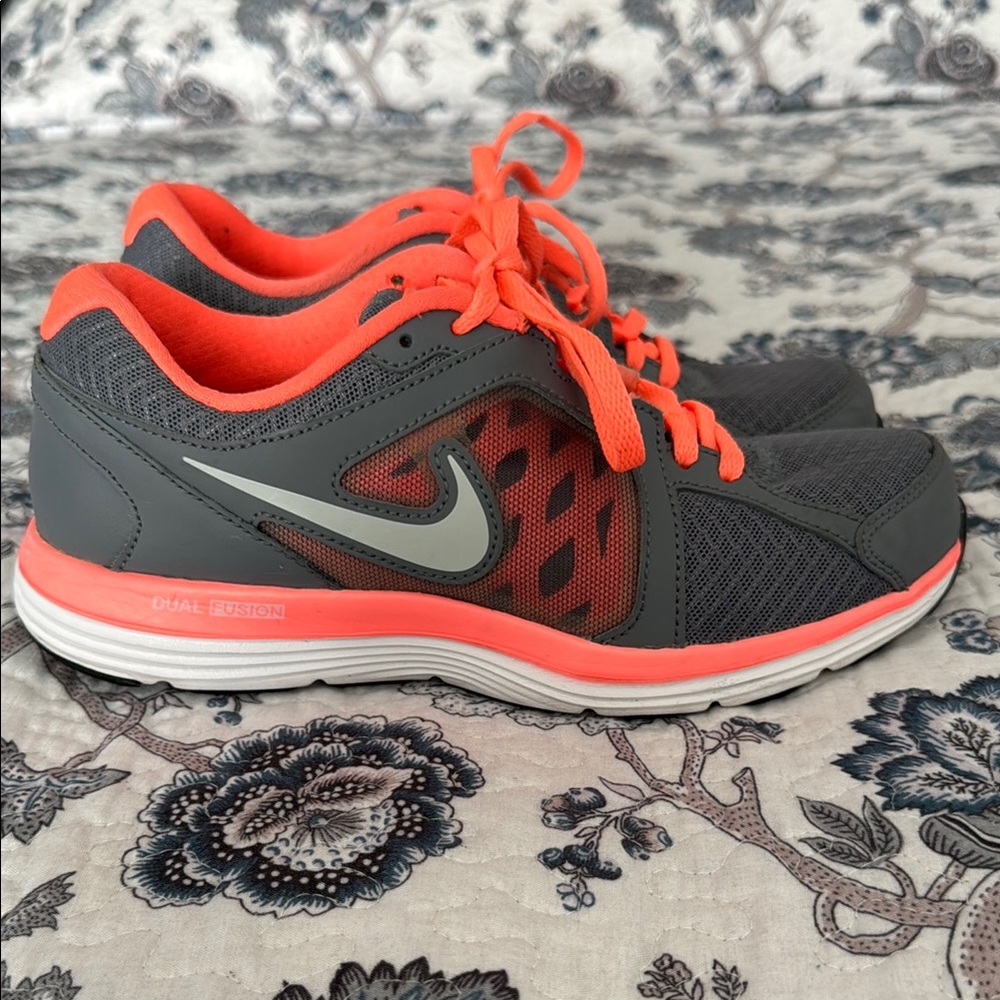 Nike Dual Fusion Gray and Orange Sneakers
